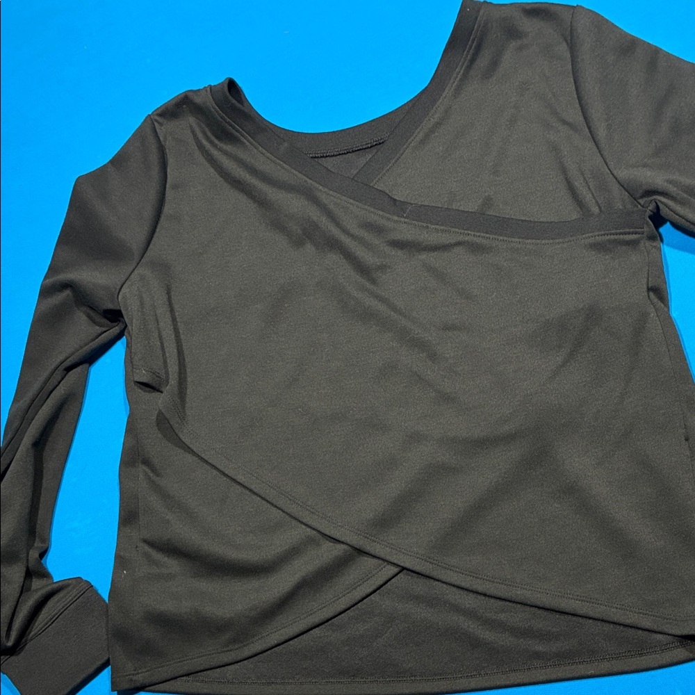 U.S. Army Pride- Black Long Sleeve Top with Yellow Logo and Cute Back Detail - Picture 3 of 12